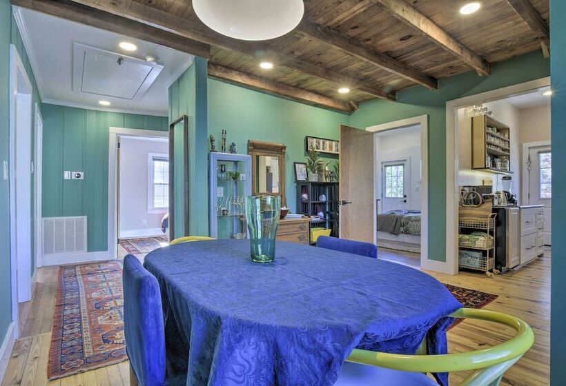 Renovated Carrboro House With Deck & Fire Pit!