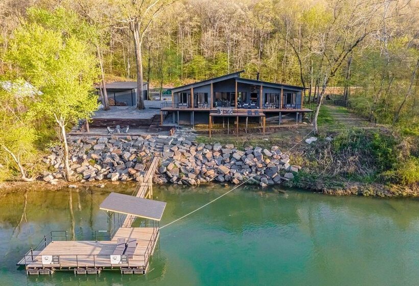 Riverfront Heber Springs Home With Dock & Slip!
