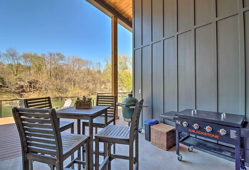 Riverfront Heber Springs Home With Dock & Slip!