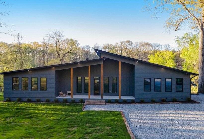 Riverfront Heber Springs Home With Dock & Slip!