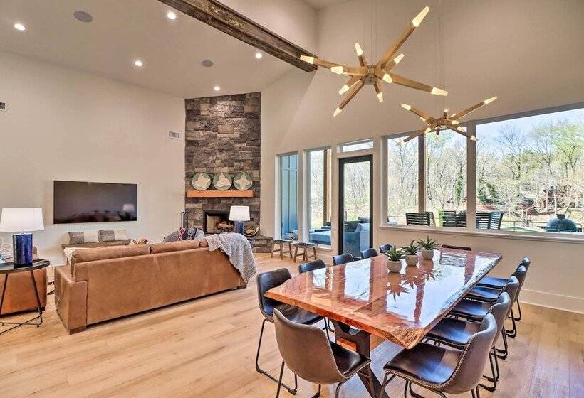 Riverfront Heber Springs Home With Dock & Slip!