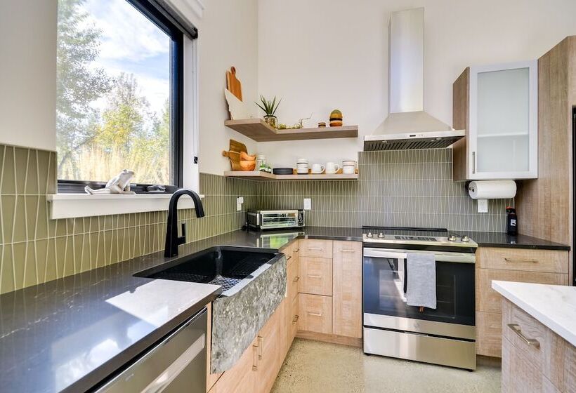 Rock Creek Retreat: Creekside Cabin Near Red Lodge