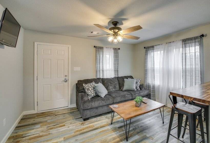 Royal Cabin W/ Fire Pit & Wraparound Deck!