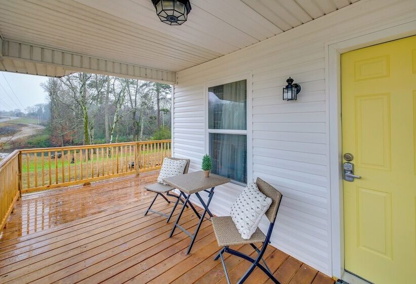 Royal Cabin W/ Fire Pit & Wraparound Deck!