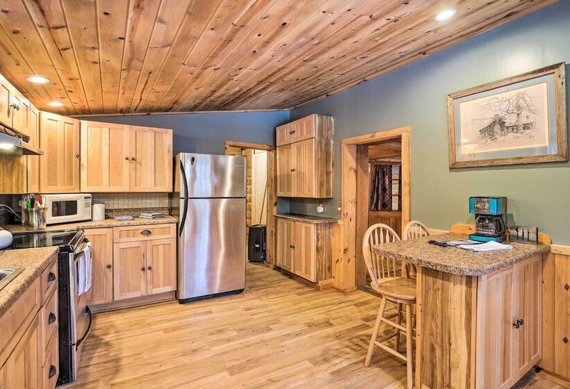 Mars Hill Ski Resort Cabin: 20 Miles To Asheville!
