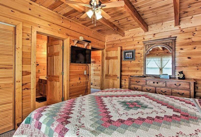 Rustic Sevierville Cabin W/ Covered Porch!