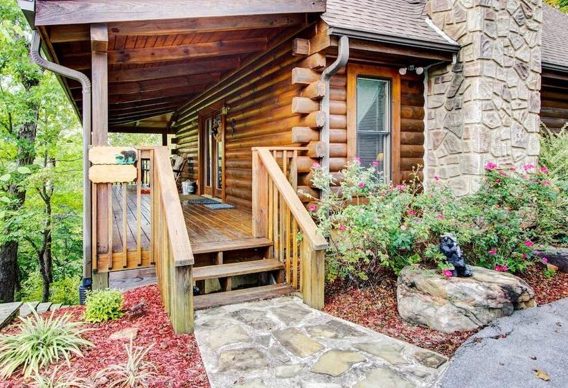 Rustic Sevierville Cabin W/ Covered Porch!