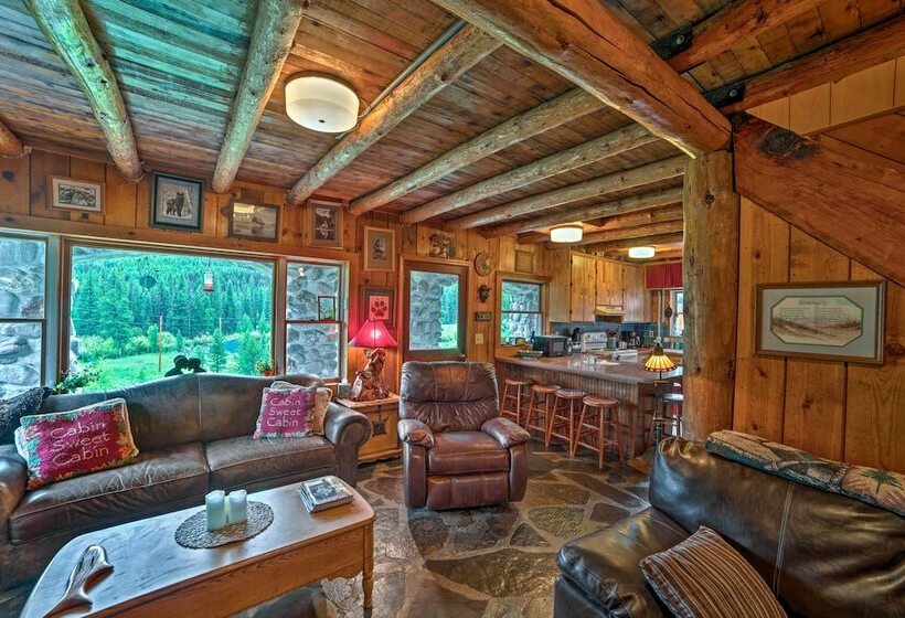 Sasquatch Inn  Retreat Near Fishing & Hunting!