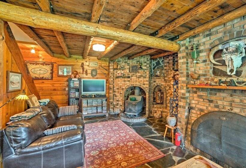 Sasquatch Inn  Retreat Near Fishing & Hunting!