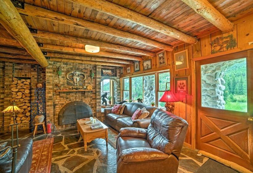 Sasquatch Inn  Retreat Near Fishing & Hunting!