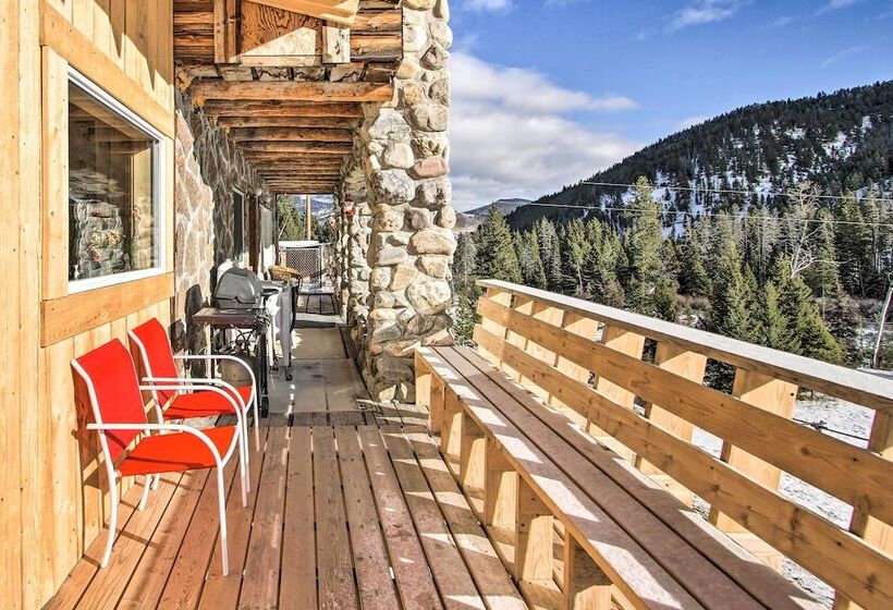 Sasquatch Inn  Retreat Near Fishing & Hunting!