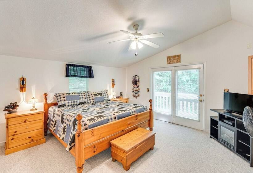 Secluded Cabin W/ Porch 7 Miles To Lake Chatuge!