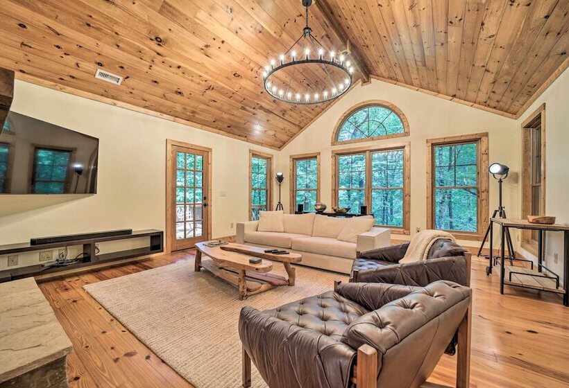 Secluded Sapphire Chalet W/ Game Room + Decks