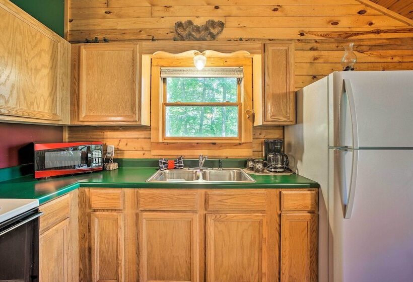 Secluded Studio W/ Deck, ~8 Miles To Beaver Lake!