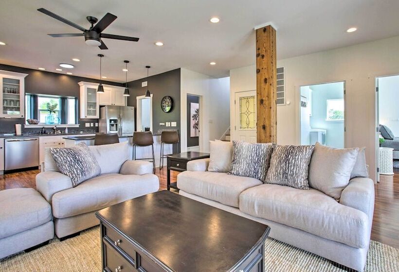 Waveland Abode W/ Patio, Walk To Beach!