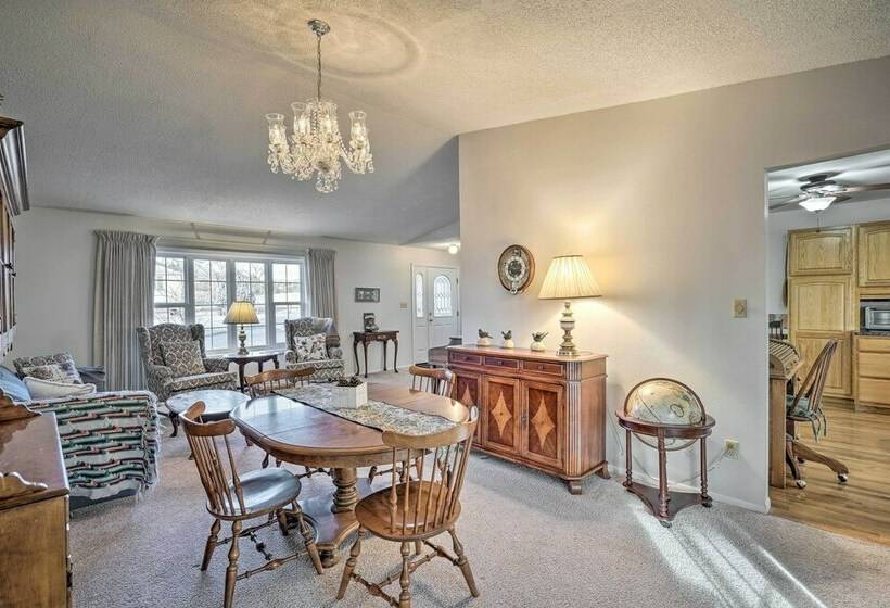 Spacious Cañon City Home W/ Sauna & Sunroom!