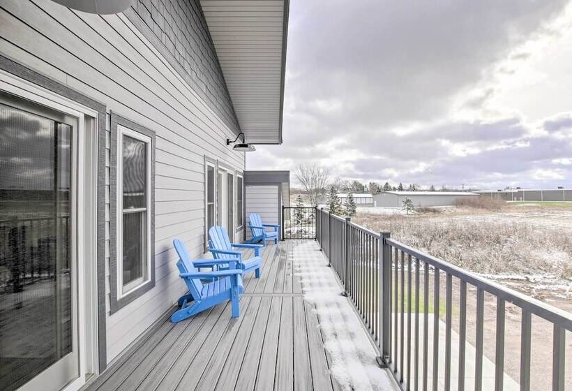 Spacious Recently Built Home < 1 Mi To Lake!