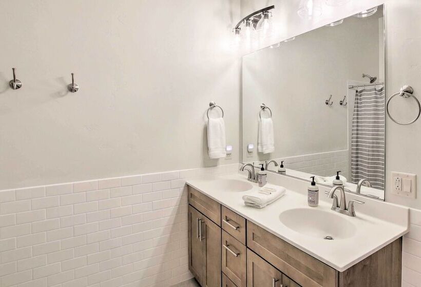 Spacious Recently Built Home < 1 Mi To Lake!