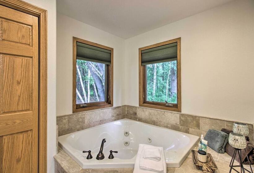 Spacious Verndale Home W/ Backyard Fire Pit!