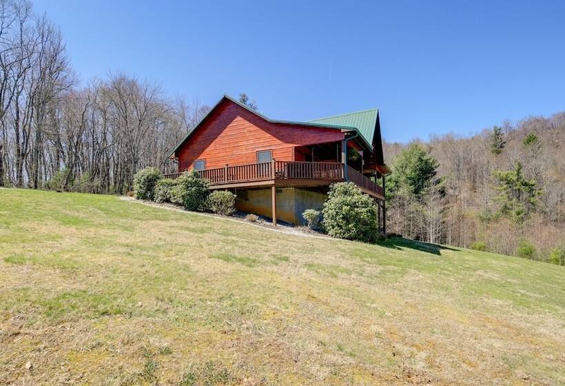 Deck, Gas Grill + Mtn Views: Sparta Cabin Stay!