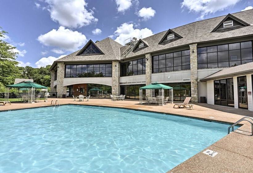 Branson West Cabin W/ Pool Access & Golfing