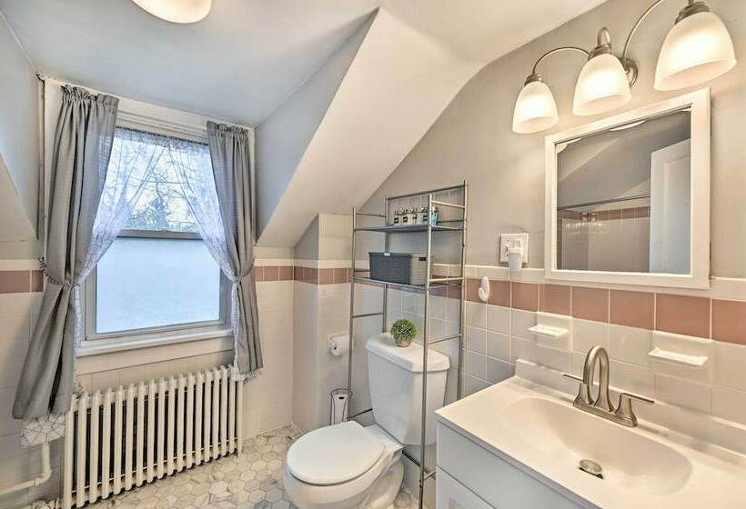 Sunlit Sanctuary  Walk To Skidmore College!