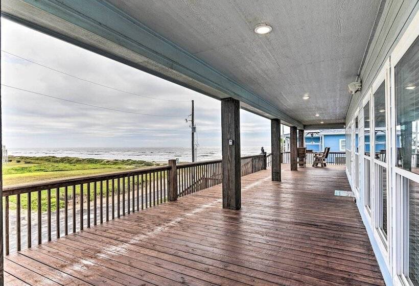Steps To Shore: Crystal Beach Retreat W/ Deck!