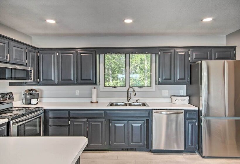 Table Rock Lake Hideaway W/ Deck: Bring Your Boat!