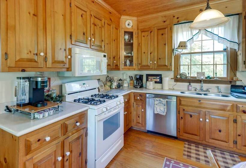 Terre Haute Manor Farmhouse W/ Gardens & Deck!