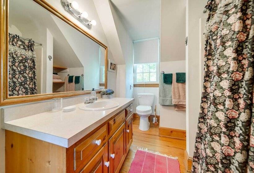 Terre Haute Manor Farmhouse W/ Gardens & Deck!