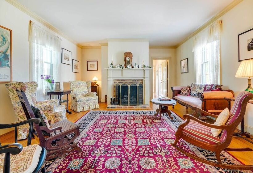 Terre Haute Manor Farmhouse W/ Gardens & Deck!