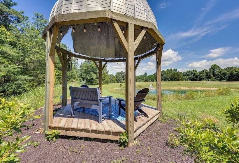 Terre Haute Manor Farmhouse W/ Gardens & Deck!