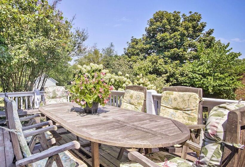 Terre Haute Manor Farmhouse W/ Gardens & Deck!