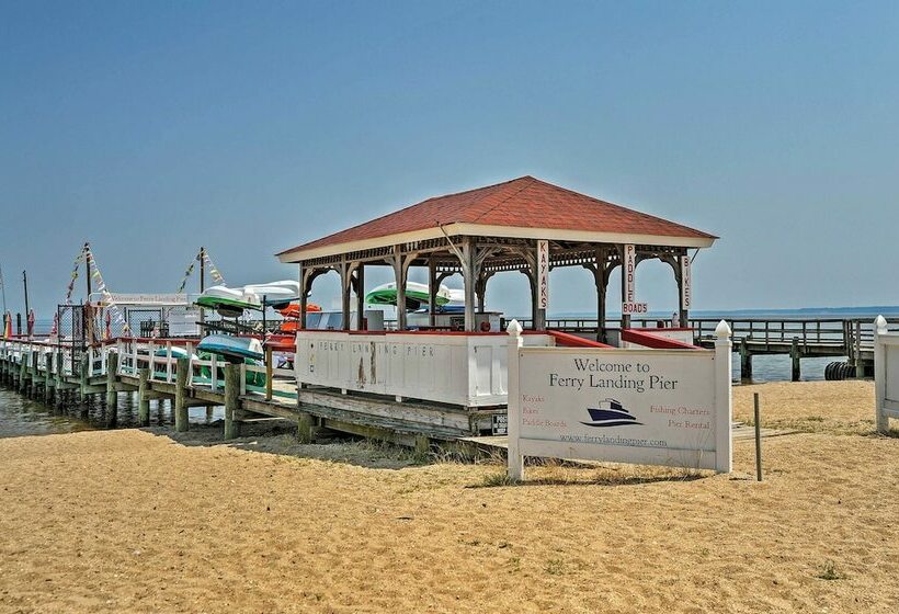 The Blue Crab Cottage    3 Blocks From The Beach!