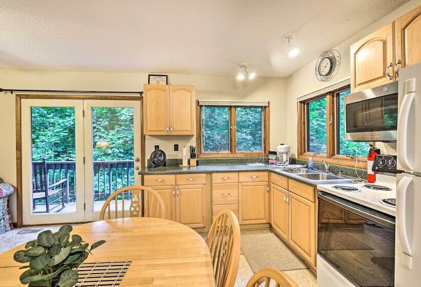 The Chalet Retreat Cabin Across From Creek!