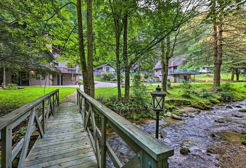 The Chalet Retreat Cabin Across From Creek!
