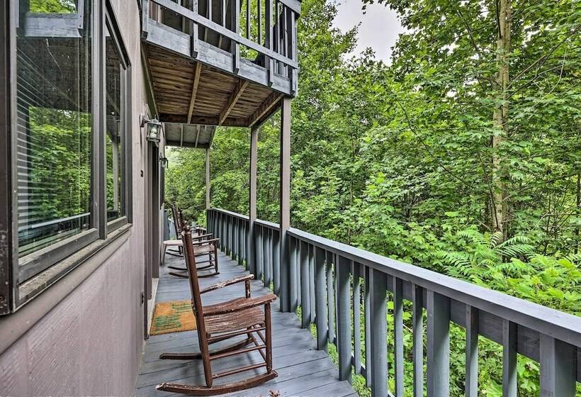 The Chalet Retreat Cabin Across From Creek!