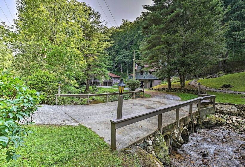 The Chalet Retreat Cabin Across From Creek!