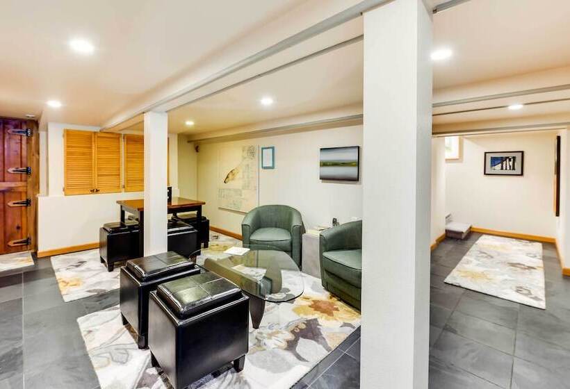 The Nest  Gorgeous Waterfront La Conner Getaway!