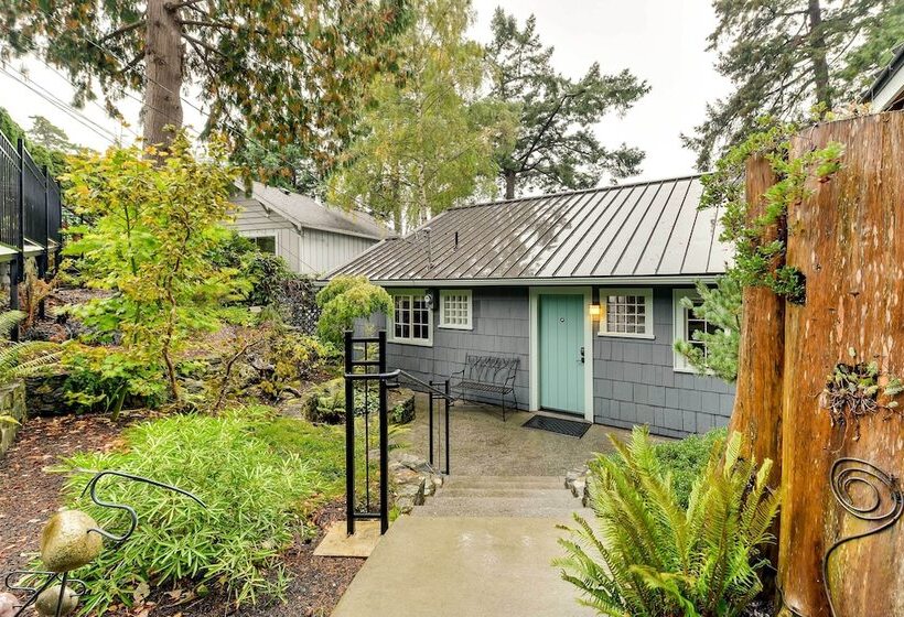 The Nest  Gorgeous Waterfront La Conner Getaway!