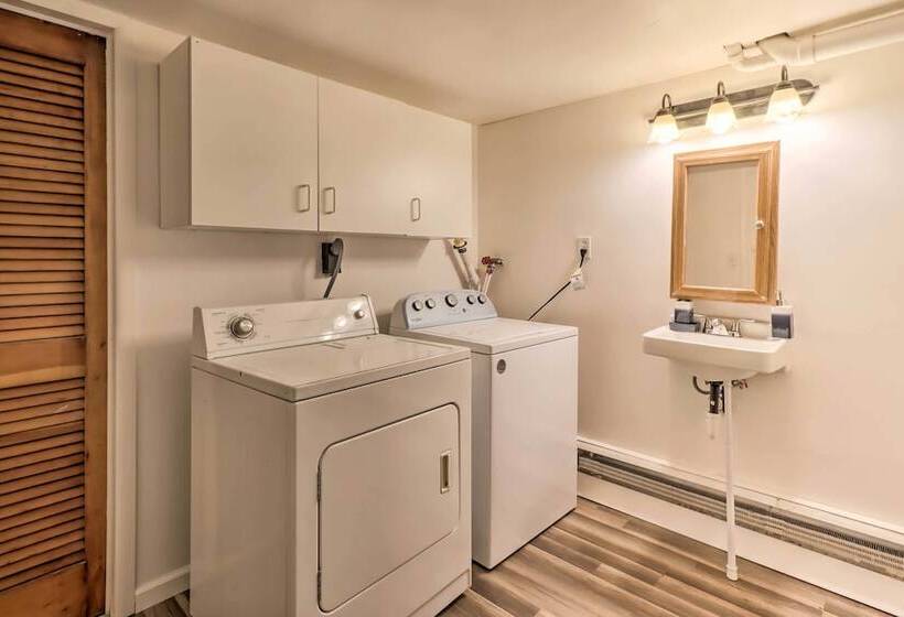 12 Mi To Camelback Ski Resort: Home W/ Decks!