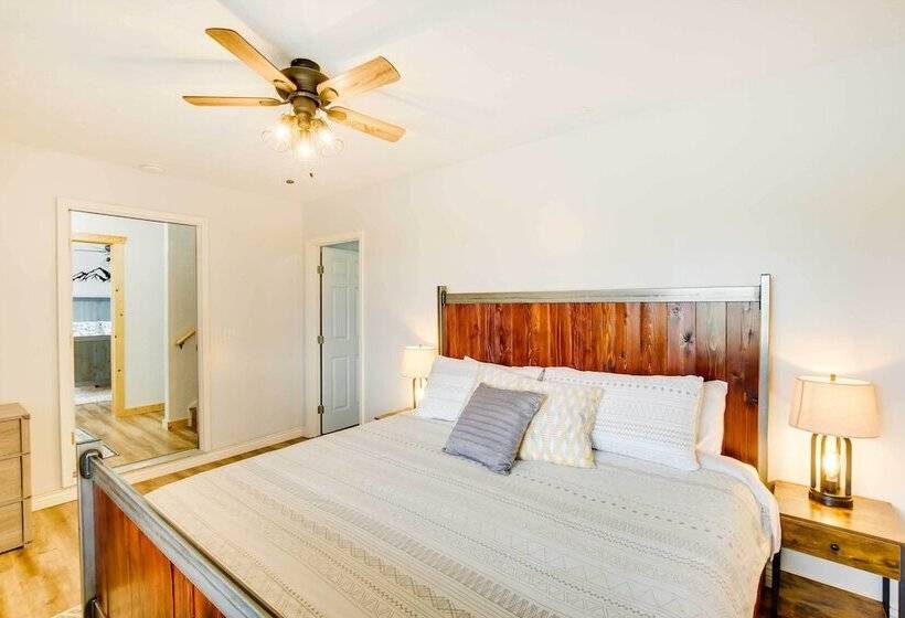 Updated Cabin W/ Views ~ 1 Mi To Bear Lake!