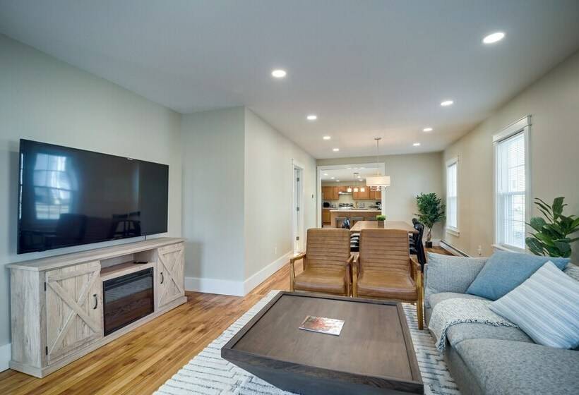 Updated Home In Heart Of Rutland, Near Slopes