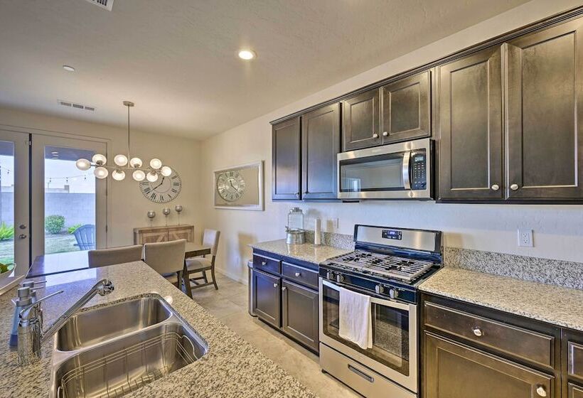 Visalia Home W/ Yard: 4 Mi To Downtown!
