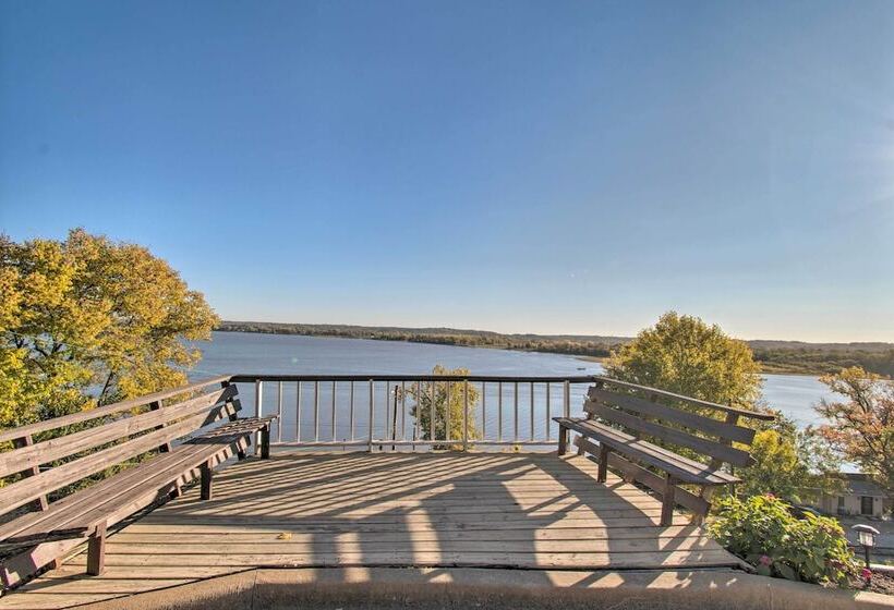 Watch The Sunrise At This Quaint Lake View Cottage