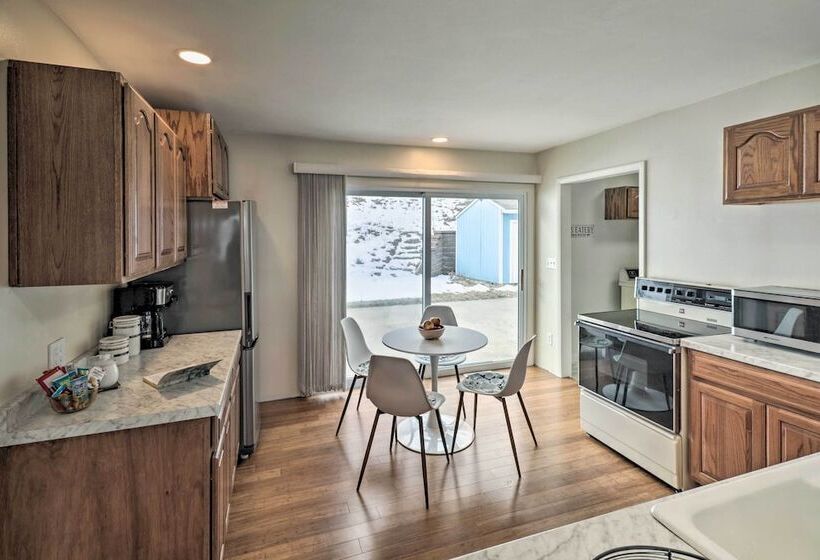 Watch The Sunrise At This Quaint Lake View Cottage