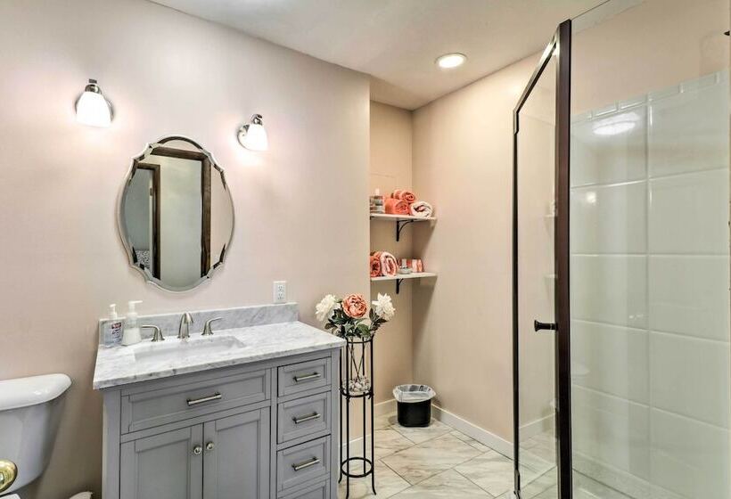 Watch The Sunrise At This Quaint Lake View Cottage