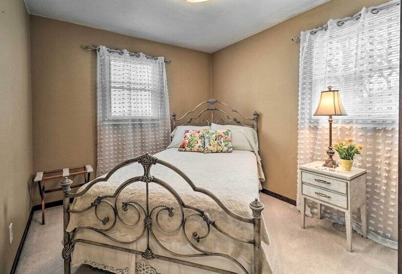 Watch The Sunrise At This Quaint Lake View Cottage