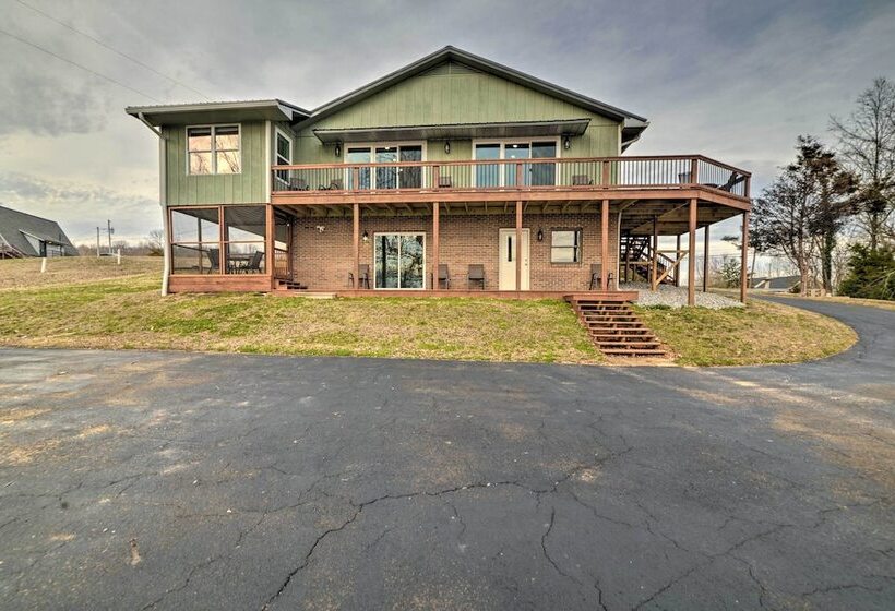 Barkley Breeze  Waterfront Home W/ Dock & Kayaks