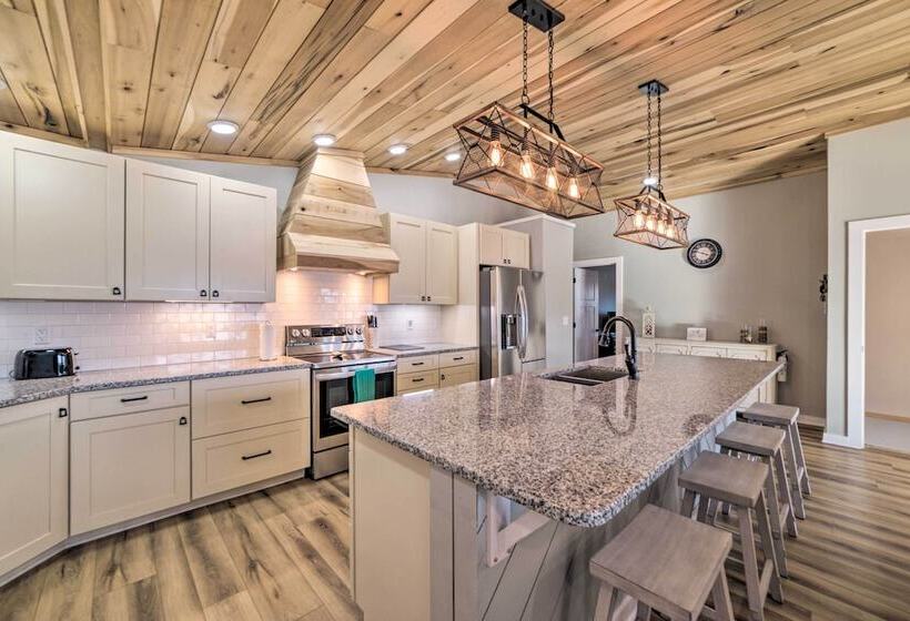 Barkley Breeze  Waterfront Home W/ Dock & Kayaks